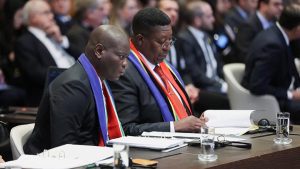 Afrika Selatan serukan ICJ bersikap atas serangan Israel ke Rafah 1 Menteri Hukum Afrika Selatan Ronald Lamola dan Duta Besar Afrika Selatan untuk Belanda Vusimuzi Madonsela duduk sebagai hakim di Mahkamah Internasional (ICJ) mendengarkan permintaan tindakan darurat oleh Afrika Selatan, yang meminta pengadilan tersebut memerintahkan Israel menghentikan tindakan militernya. di Gaza dan menghentikan tindakan genosida yang dilakukan terhadap warga Palestina selama perang dengan Hamas di Gaza, di Den Haag, Belanda, 11 Januari 2024. REUTERS/Thilo Schmuelgen
