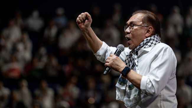 Anwar Ibrahim: Malaysia waspada tinggi cegah aksi Mossad 1 PM Malaysia Anwar ibrahim ikut demo di Kuala Lumpur bela Palestina. (X/@anwaribrahim)