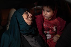 Masa tenang pilpres dan pembantaian Rafah 1 Warga Rafah yang terluka diangkut ke Rumah Sakit Kuwait di Rafah, Jalur Gaza selatan, 12 Februari 2024, setelah serangan udara Israel di kamp pengungsi Rafah di Jalur Gaza selatan. IMAD EFE/EPA/HAITHAM