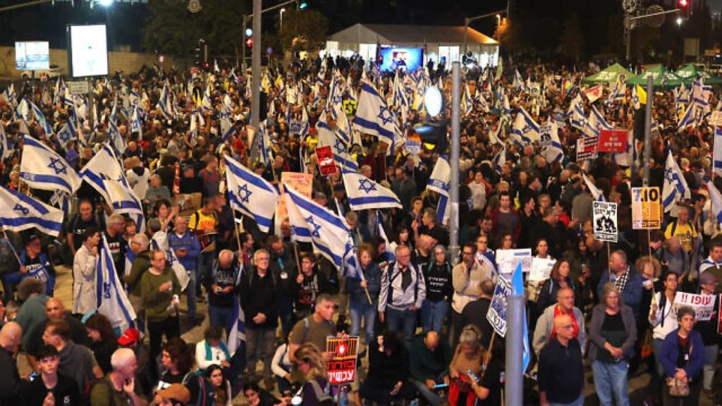 LAPORAN KHUSUS: Tentara penjajah terus tumbang, kabinet Netanyahu saling serang 1 demo israel
