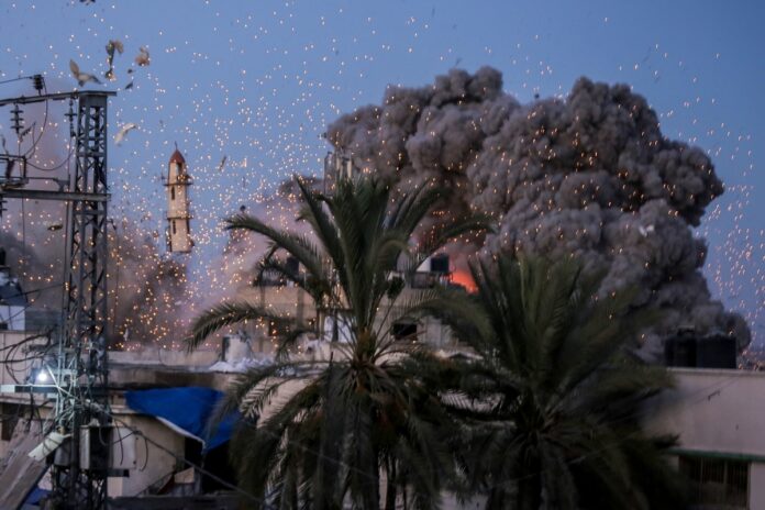 Serangan Udara Israel Hancurkan Masjid dan Tenda Pengungsi di Kota Gaza